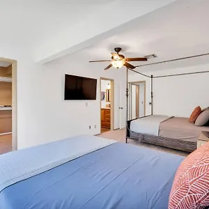 Centrally Located Spacious Vacation Hom 13 M Strip Holiday home